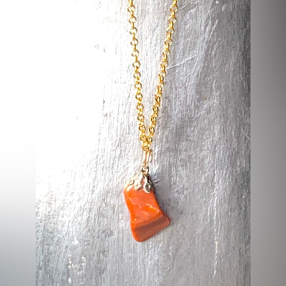 Genuine Red Carnelian Gemstone Gold Tone Woman’s Necklace Jewelry - Picture 5 of 5